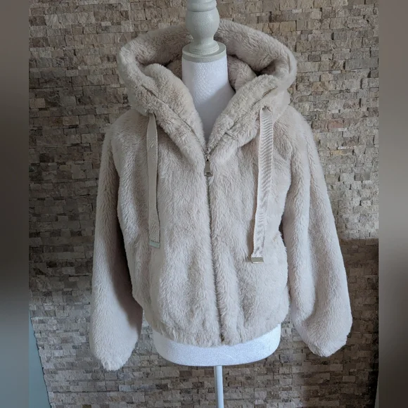 Faux Fur Hooded Cream Beige Cropped Jacket Elevated Loungewear Quiet Luxury XS - Picture 1 of 13